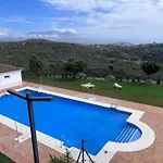 Bright And Quiet With A Pool Daire