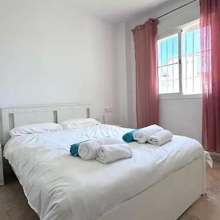 Daire Bright And Quiet With A Pool Manilva